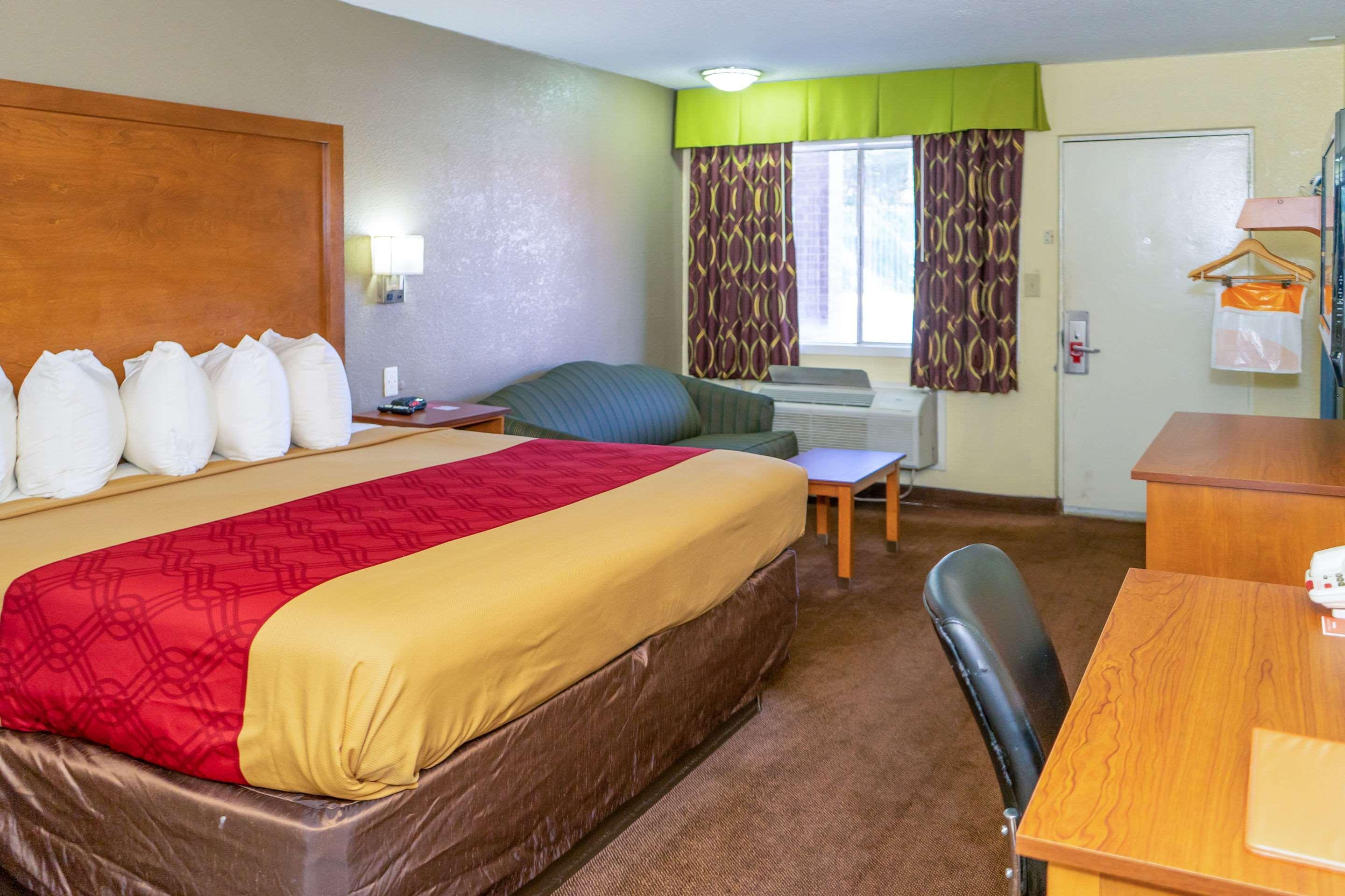 Econo Lodge Weldon - Roanoke Rapids Экстерьер фото