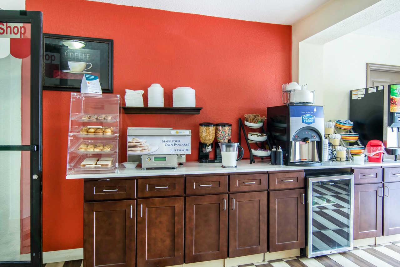 Econo Lodge Weldon - Roanoke Rapids Экстерьер фото
