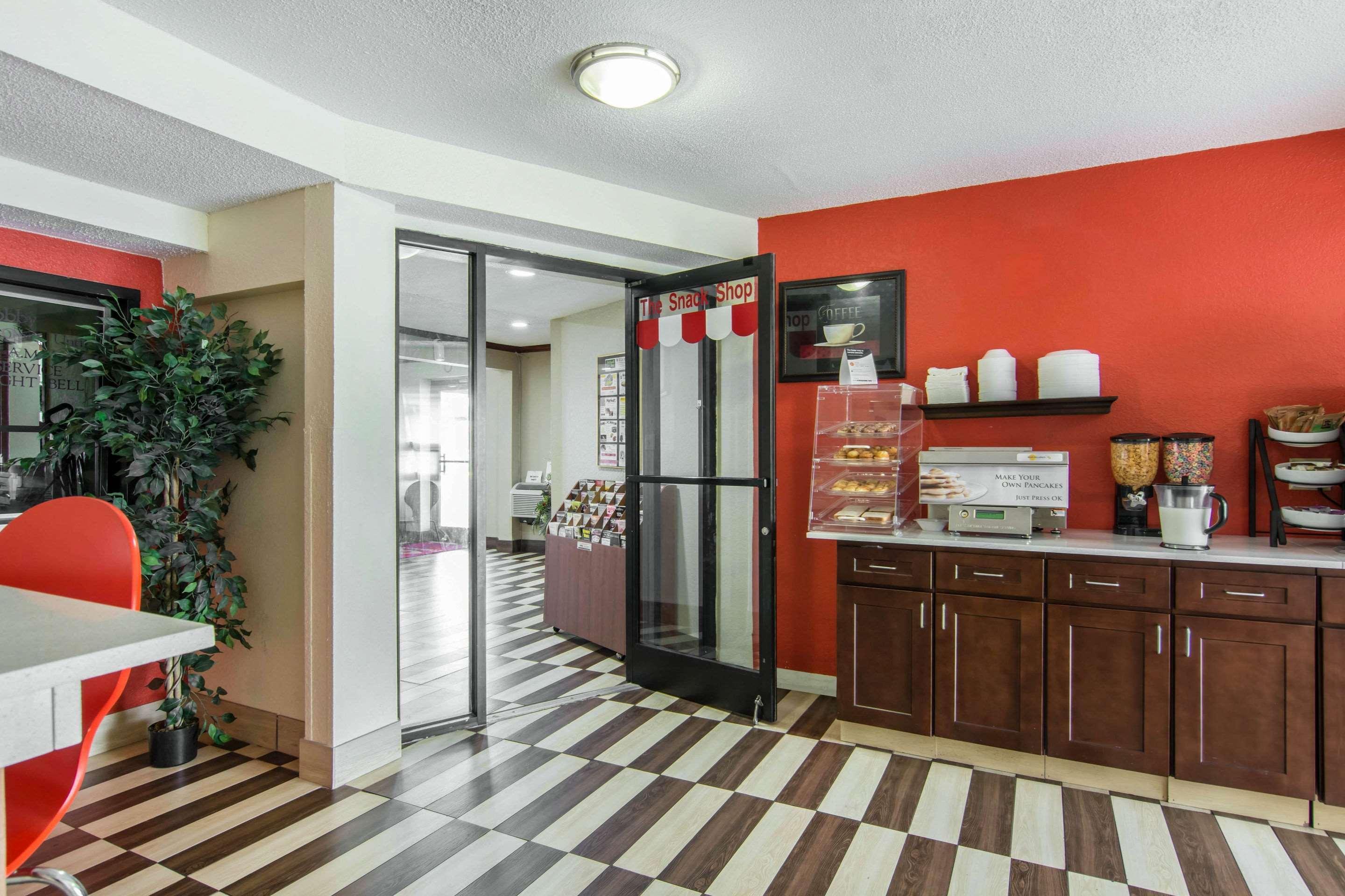 Econo Lodge Weldon - Roanoke Rapids Экстерьер фото